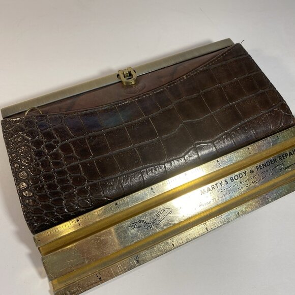 Buxton Woman's Coin Wallet Embossed Floral Detail Leather Brown 7.5” X 4” - Picture 6 of 7